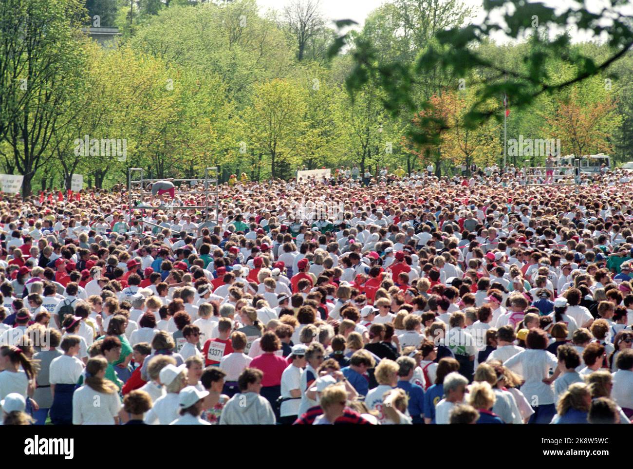 Oslo 19930508 The Grete Waitz race for women. Overview picture from Frognerparken before the start. Photo: Bjørn Owe Holmberg / NTB / NTB Stock Photo