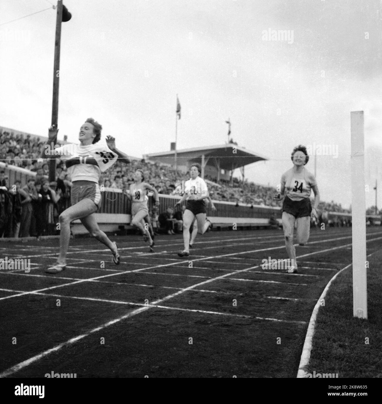 Ntb ntb running exercises sport full figure action women Black and