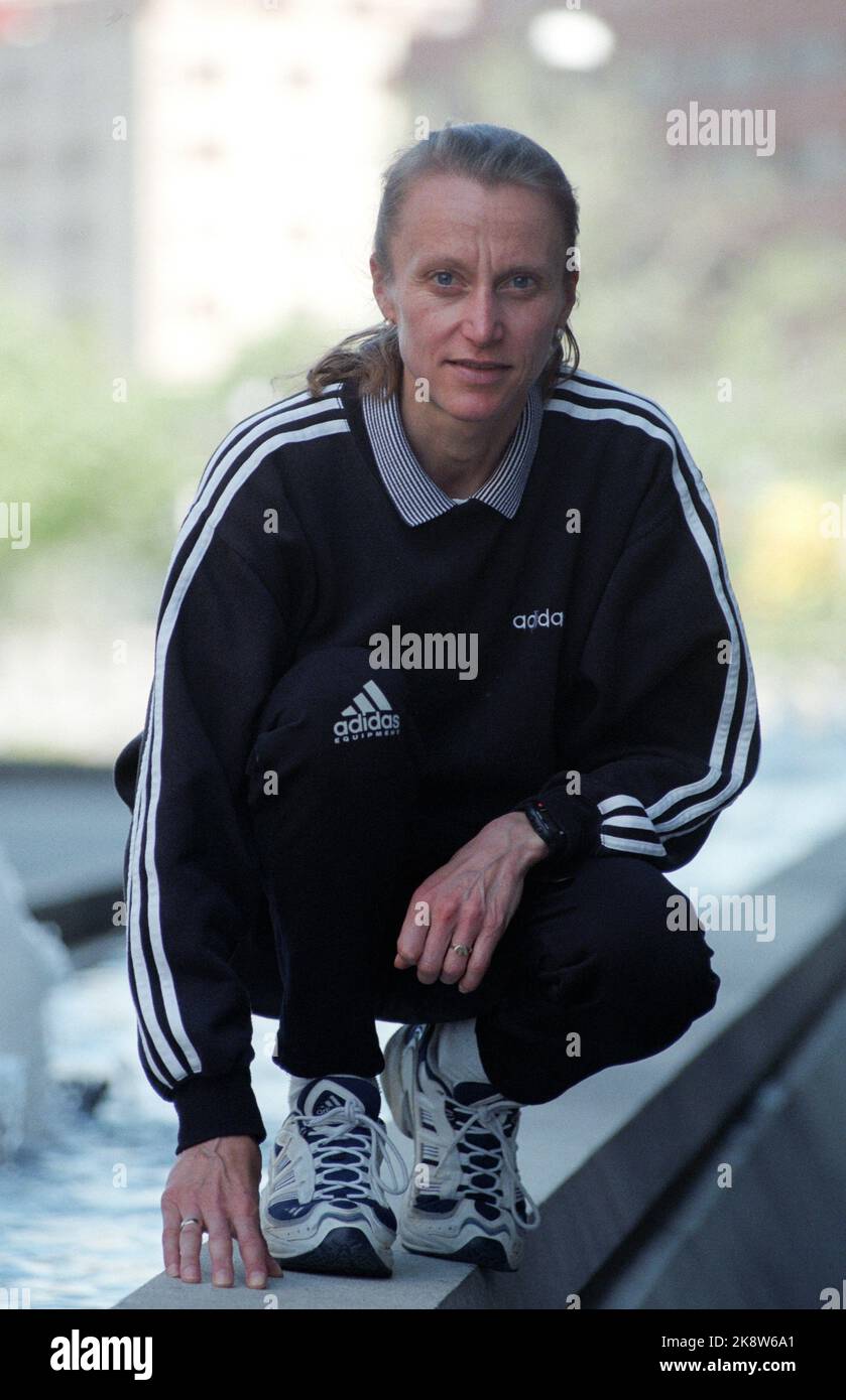 Oslo 19980611 Grete Waitz in training overall. Photo: Heiko Junge / NTB / NTB Stock Photo