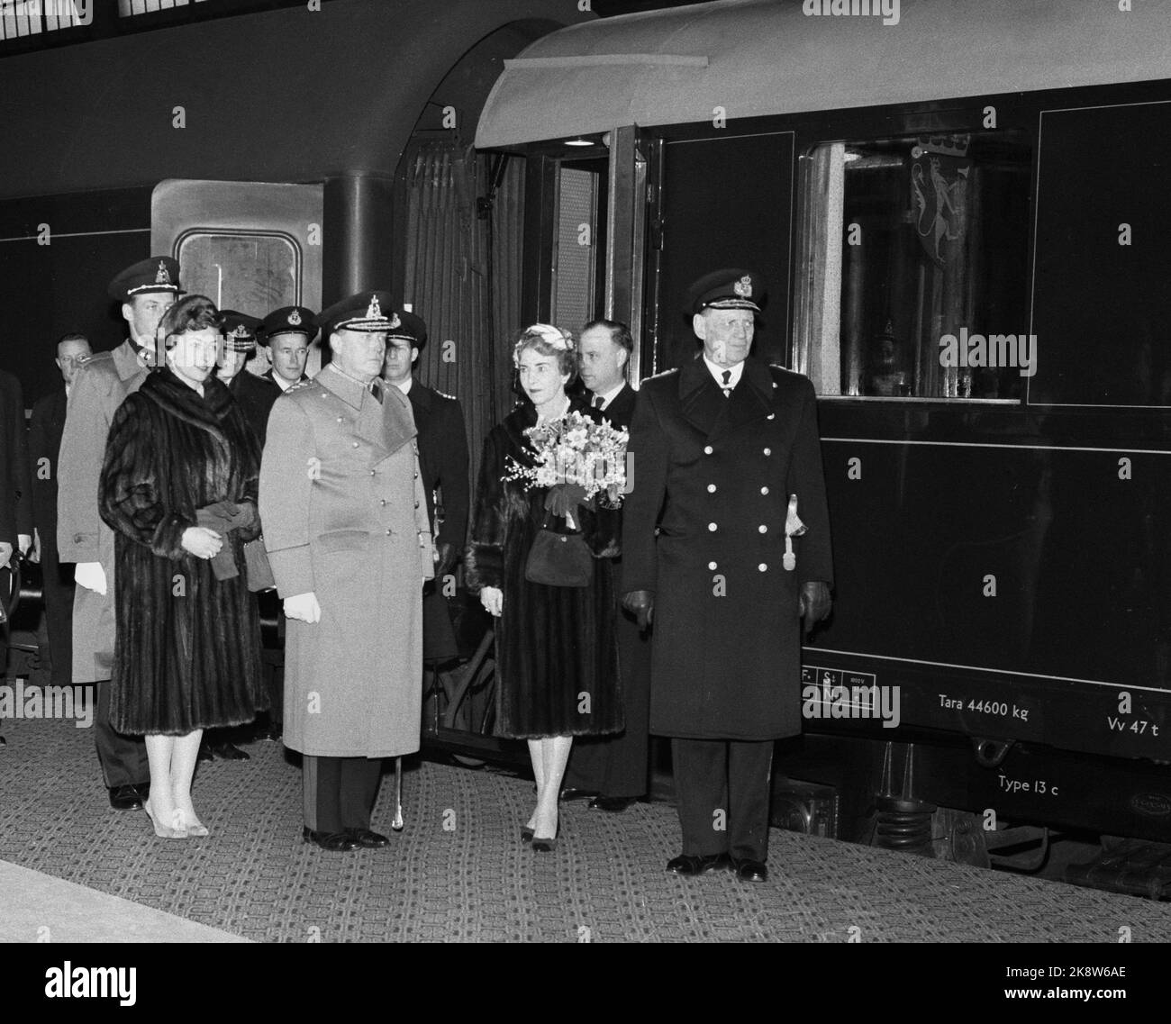 Oslo 19600220. Queen Ingrid and King Frederik of Denmark on an official visit to Norway. Here from the arrival at the East Railway Railway Station. (Ex.) Princess Astrid in Mink-Kåp, (behind) Crown Prince Harald, King Olav, Queen Ingrid and King Frederik. Photo: Ivar Aaserud, Sverre A. Børretzen Current / NTB Stock Photo