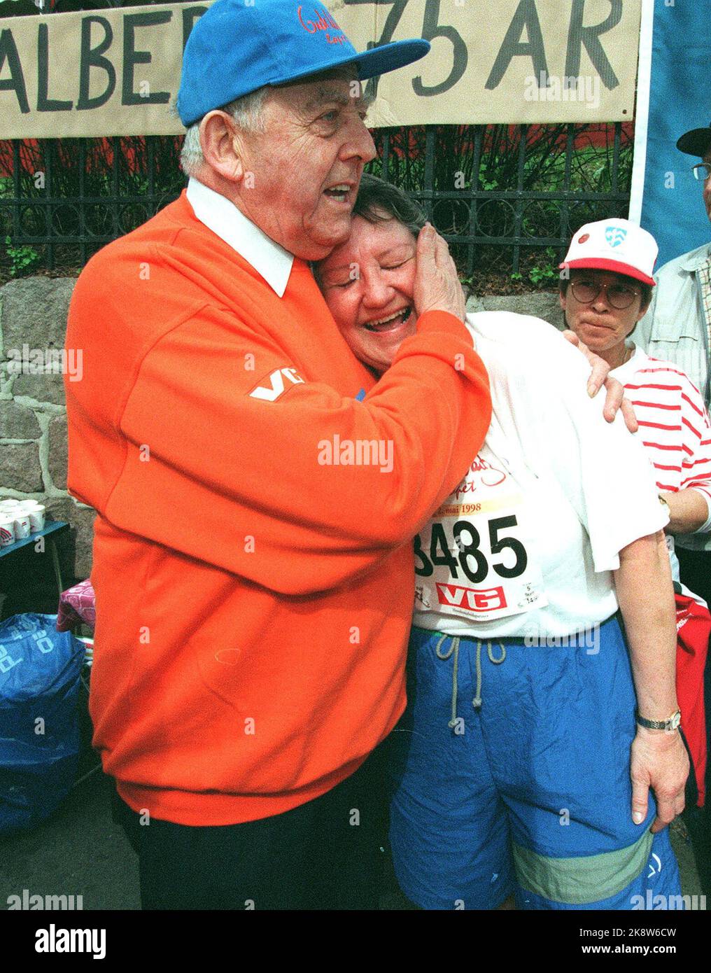 Exclaimed albert nordengen he gave good hug to grete mosbakk hi-res ...