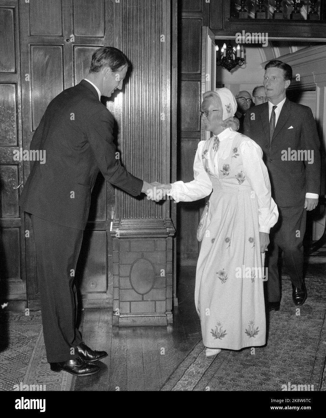 London, England, 19620517 May 17 Celebration in the Norwegian Embassy in London. Crown Prince Harald participates in the reception and greets Astrid Mosley in bunad. Photo: NTB / NTB Stock Photo