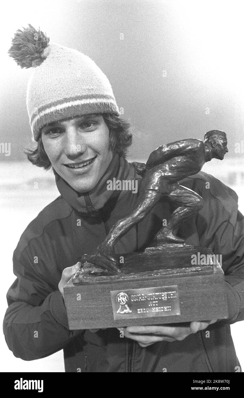 Oslo 19780228. Skater Eric Heiden awarded the Oscar Statuette during the traditional Oscar Runs. The race had to be moved due to the weather from the Frogner Stadium to the artisan at Valle Hovin. Photo: Erik Thorberg NTB / NTB Stock Photo