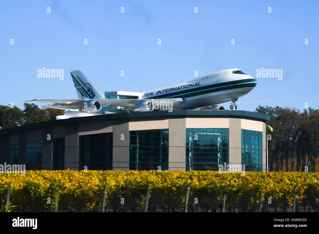 A Boeing 747-100 is mounted on building roof at Evergreen Aviation Museum in McMinnville, Oregon Stock Photo