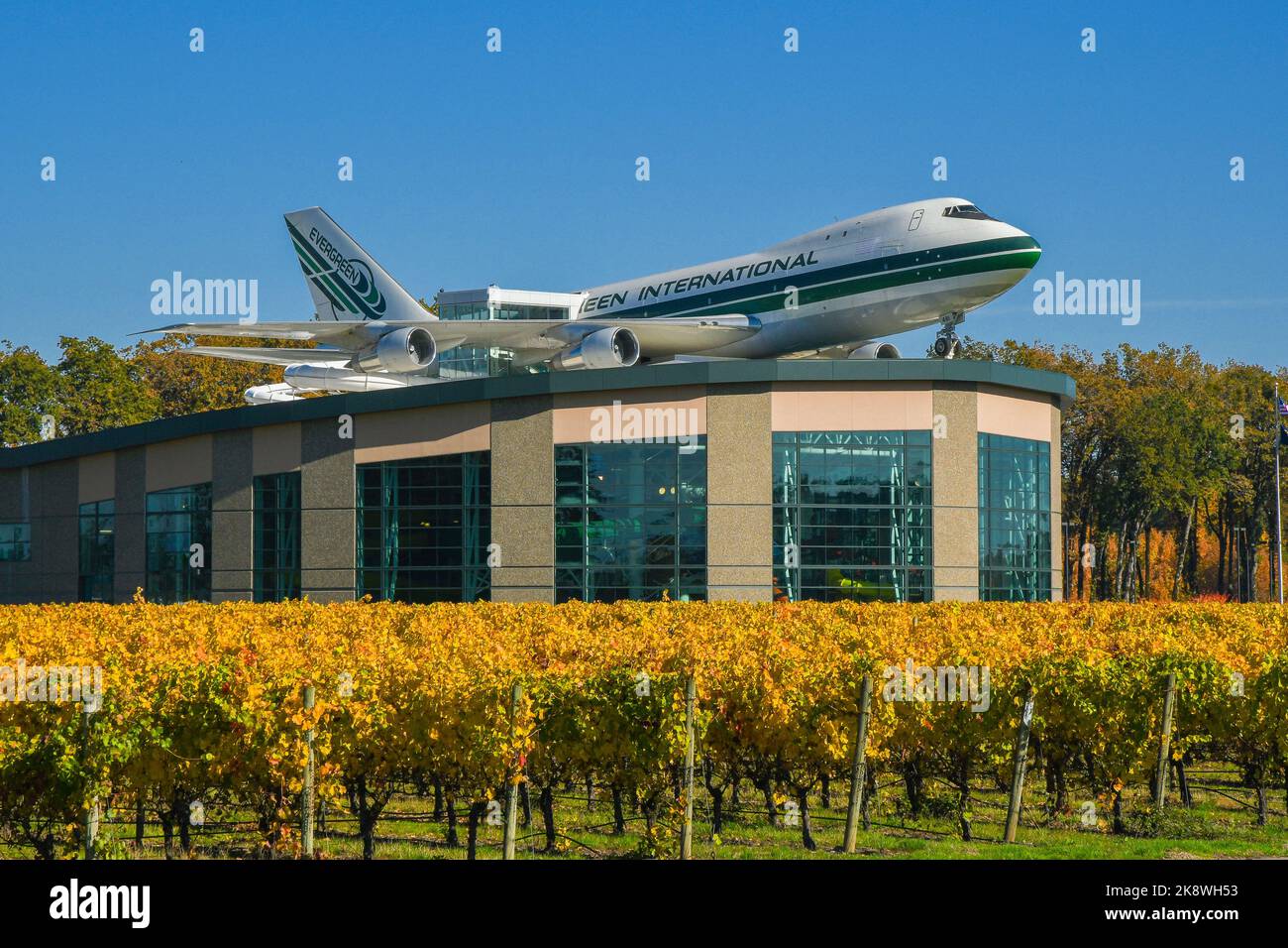A Boeing 747-100 is mounted on building roof at Evergreen Aviation Museum in McMinnville, Oregon Stock Photo