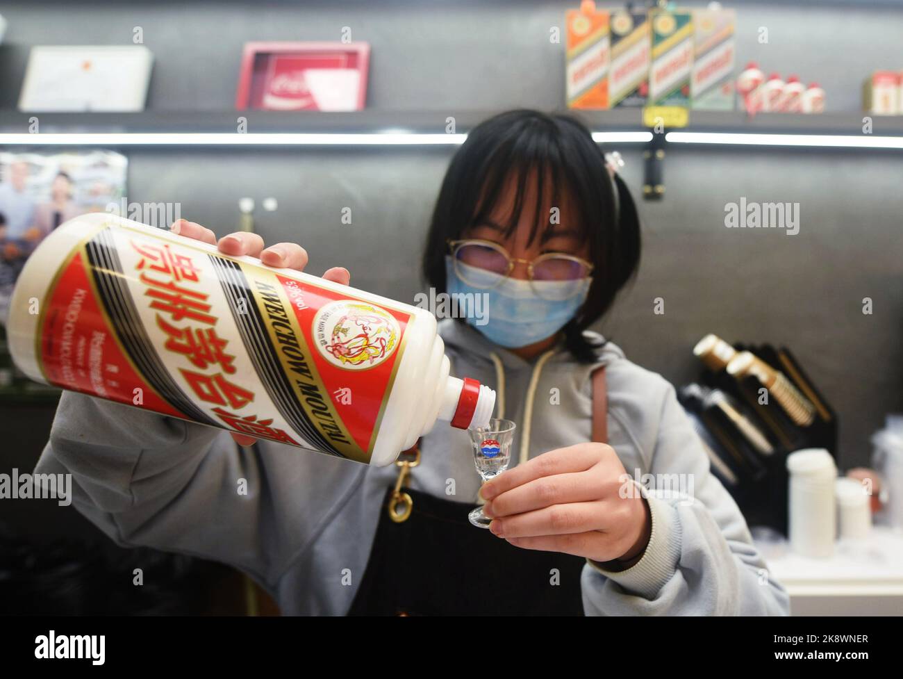 HANGZHOU, CHINA - OCTOBER 25, 2022 - A shop assistant makes 'Moutai coffee' at a coffee shop in Hangzhou, Zhejiang Province, China, on Oct 25, 2022. M Stock Photo