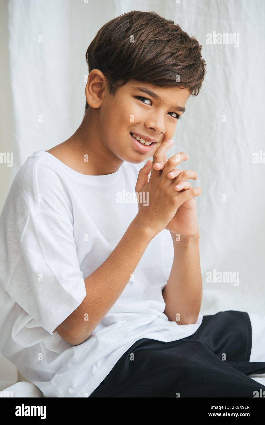 Indian boy sitting hi-res stock photography and images - Alamy