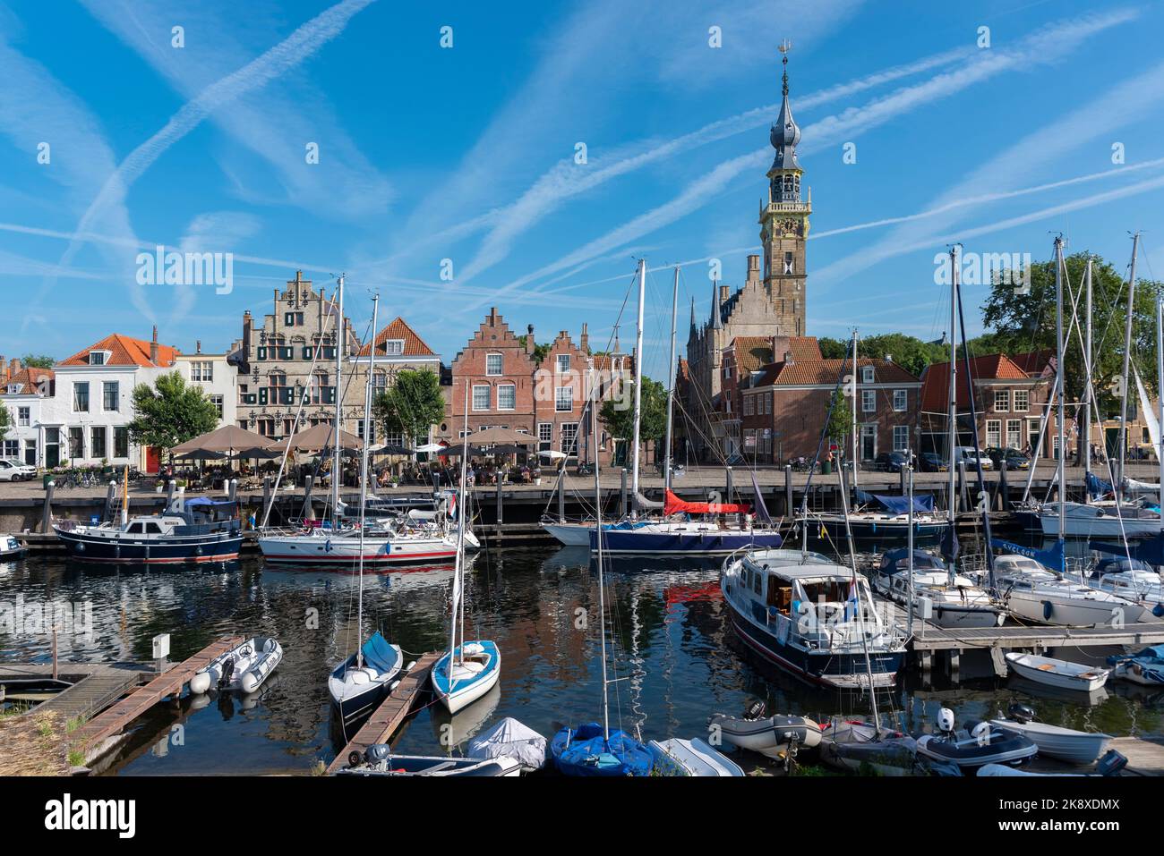 Cityscape at the marina with historic town hall, Veere, Zeeland, Netherlands, Europe | Cityscape at the marina of Veere with historic town hall. Veere Stock Photo