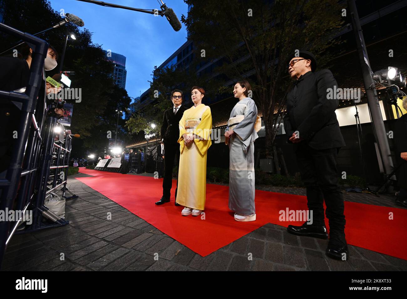 Etsushi Toyokawa, Shinobu Terajima, Ryoko Hirosue, Ryuichi Hiroki ...