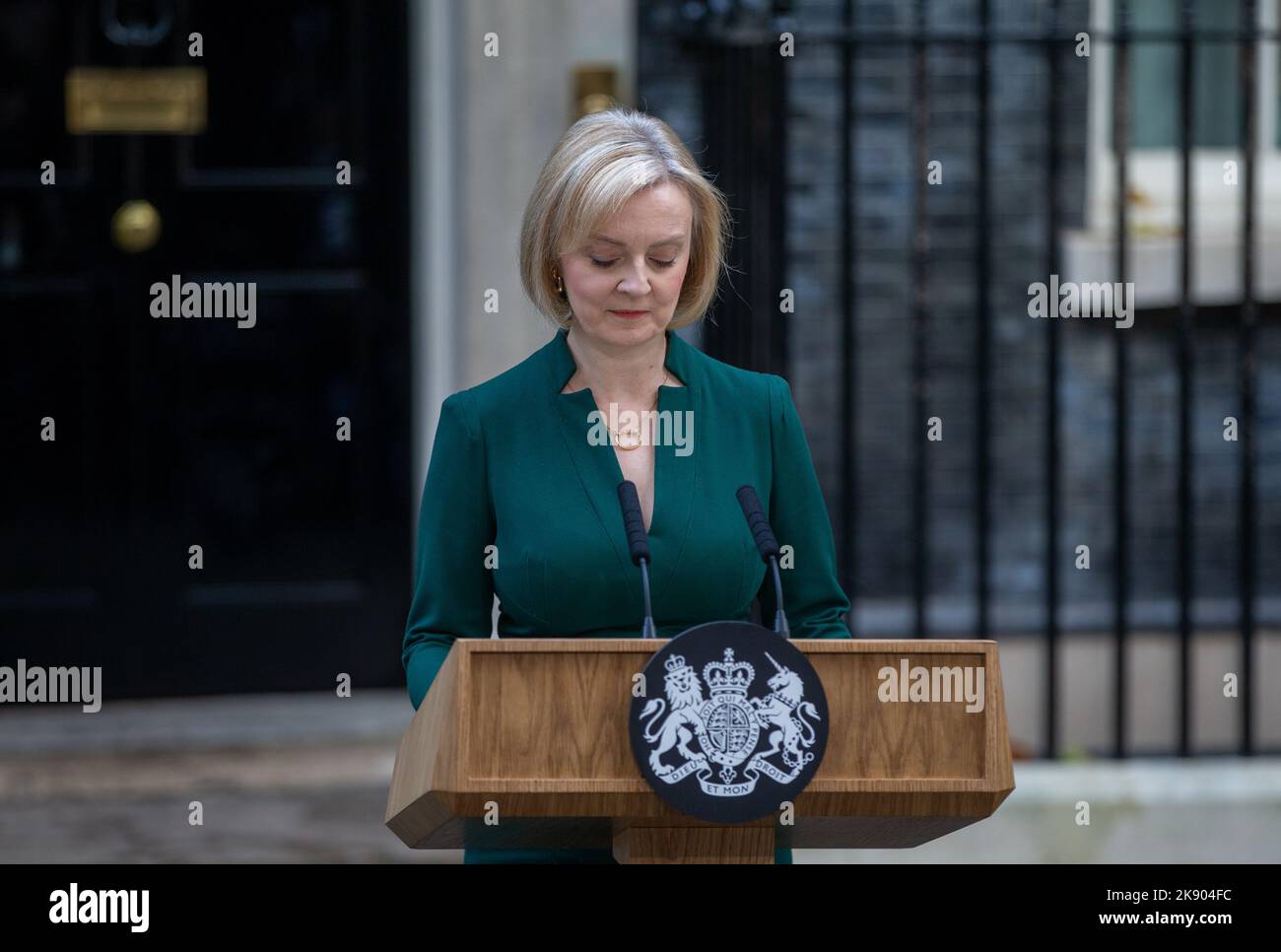 London, England, UK. 25th Oct, 2022. UK Prime Minister LIZ TRUSS is seen making a statement outside 10 Downing Street as she resigns. (Credit Image: © Tayfun Salci/ZUMA Press Wire) Stock Photo
