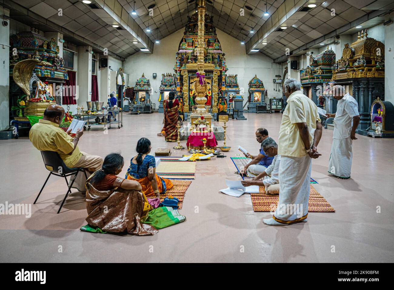 Hindu devotees reciting Tirumuruk???uppa?ai, a devotional Tamil poem in