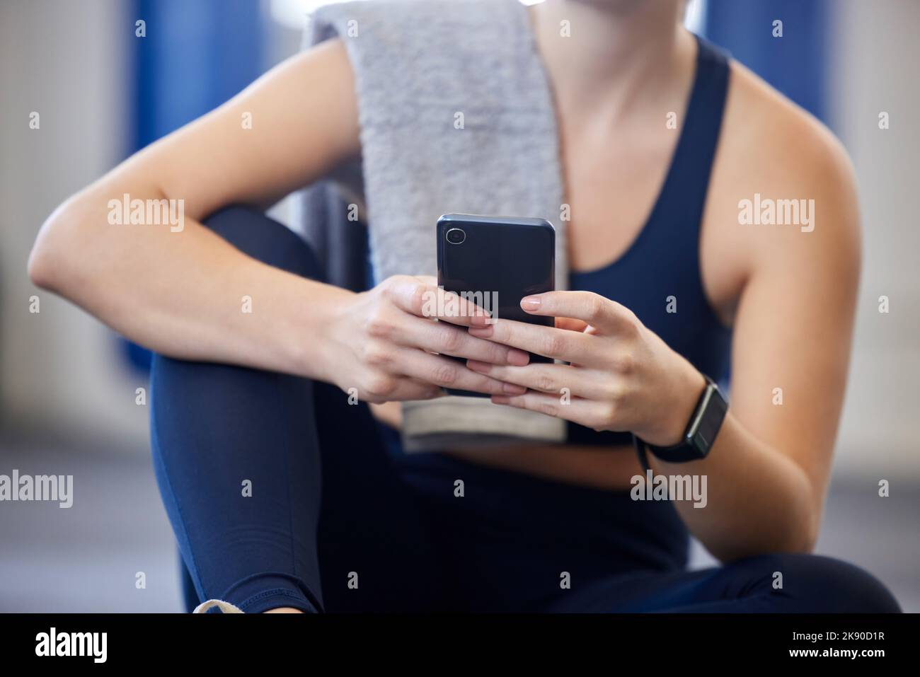 Gym selfie, smartphone and man flexing arm muscle for a post gyming pump  bodybuilding exercise for online social media. Black man, fitness workout  tra Stock Photo - Alamy