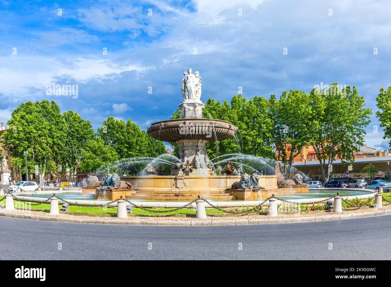 AIX-EN-PROVENCE, FRANCE - JUE 2, 2016: The Fontaine de la Rotonde ...