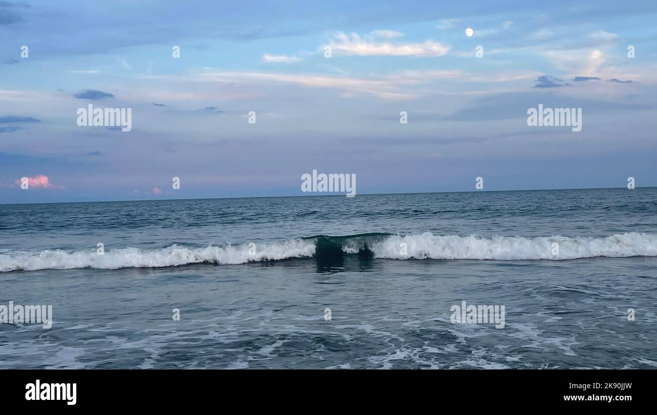 Beach waves crashing at sunset hi-res stock photography and images - Alamy
