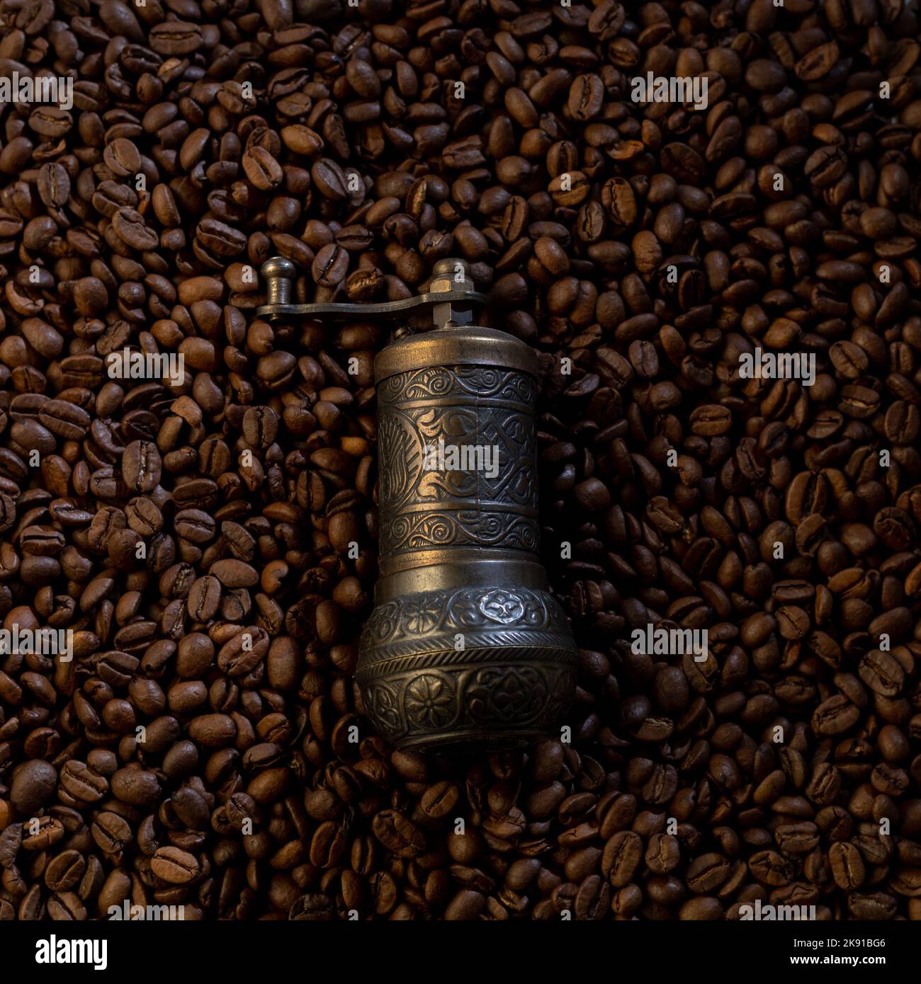 Old coffee grinder, coffee maker and roasted coffee beans isolated on white  background Stock Photo - Alamy