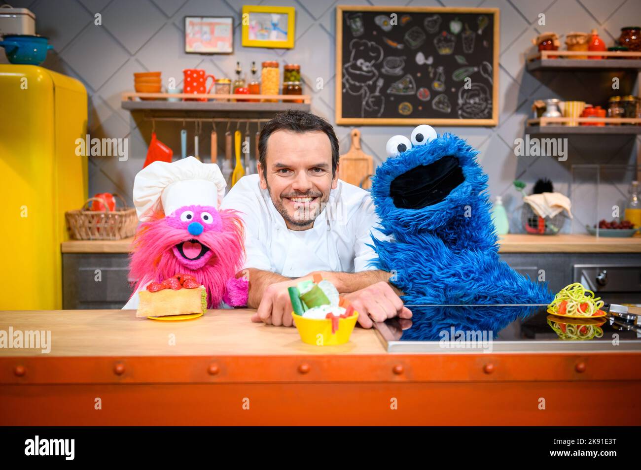 Hamburg Germany 25th Oct 2022 TV Chef Steffen Henssler Between The hamburg-germany-25th-oct-2022-tv-chef-steffen-henssler-between-the
