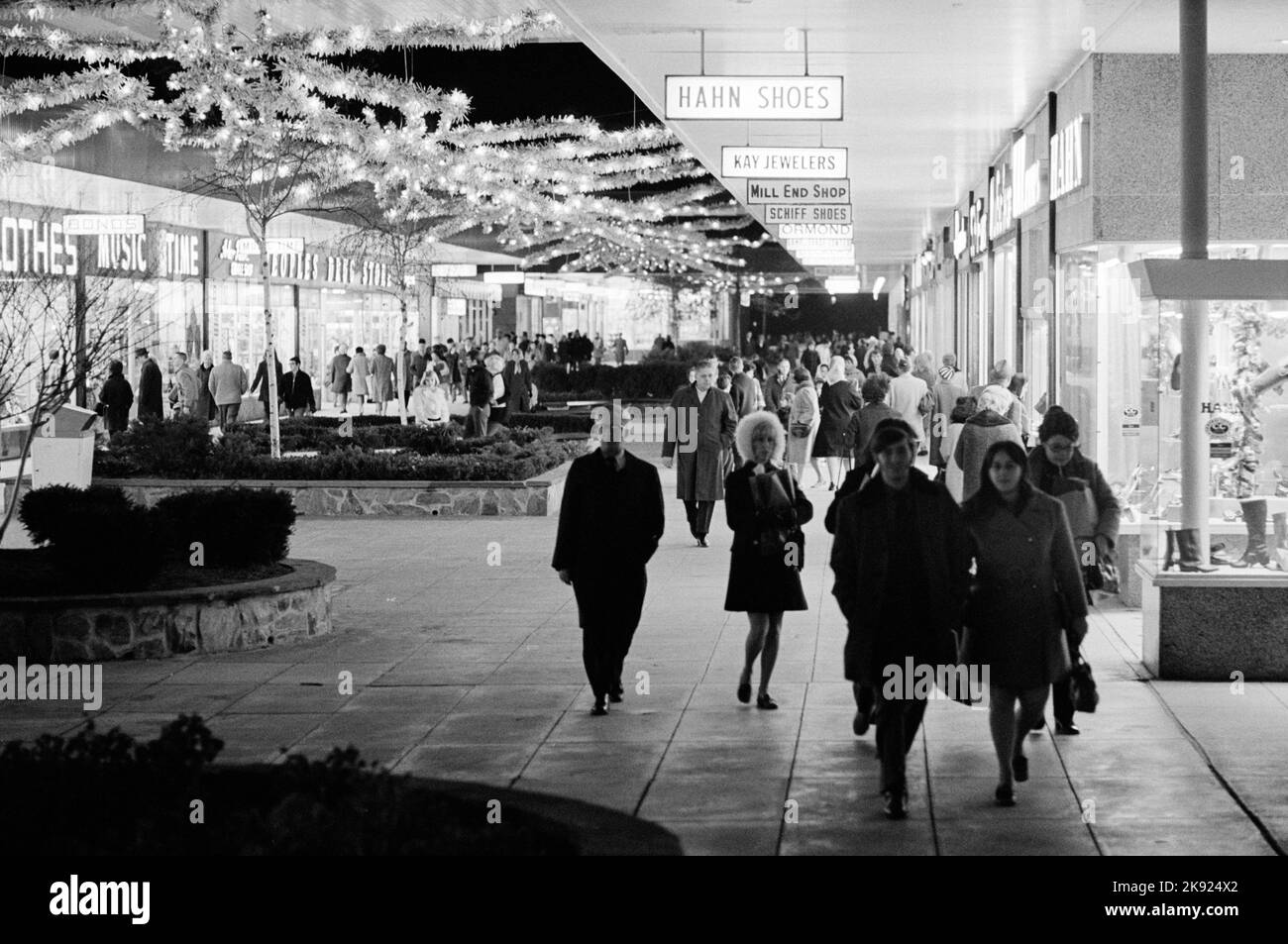Christmas Shoppers - Shopping Center at Christmas Time - O'Halloran, Thomas J., photographer 1969 Stock Photo