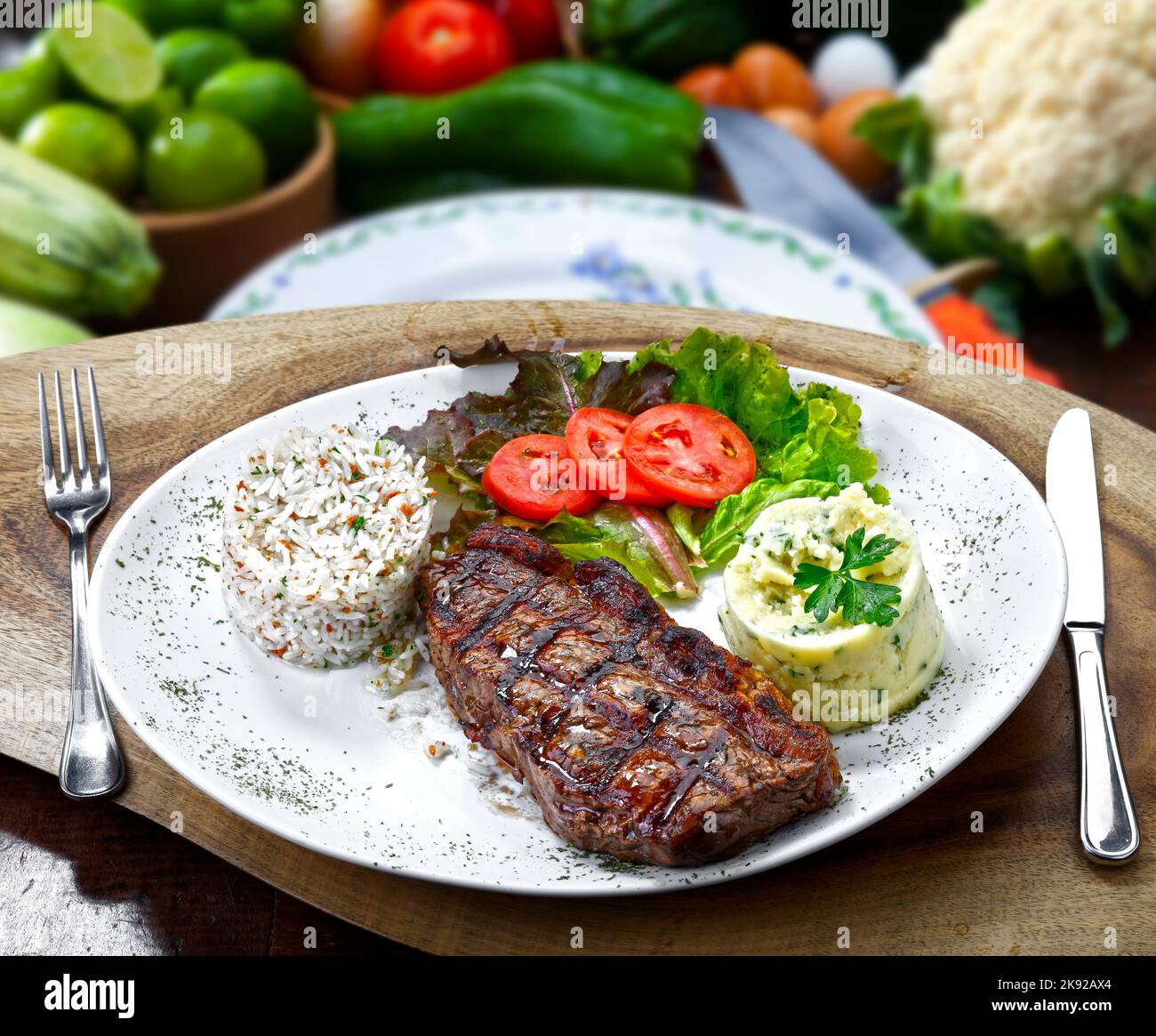 Bee Rib Steak With Rice roast beef steak with vegetables and rice Stock Photo - Alamy