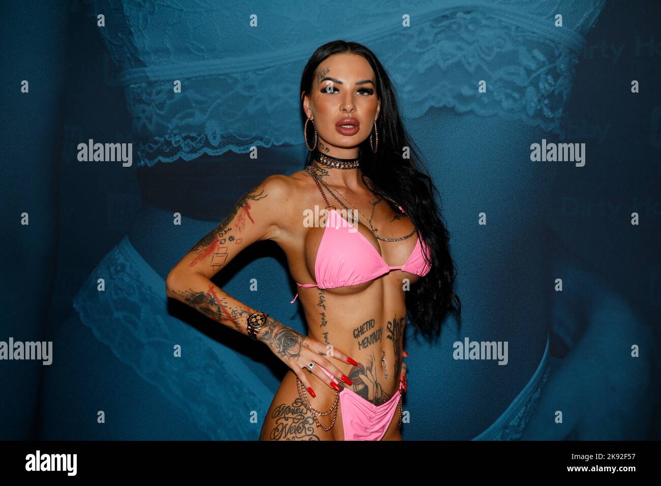 Maja Bach auf der 25. Venus Berlin 2022 in den Messehallen unter dem