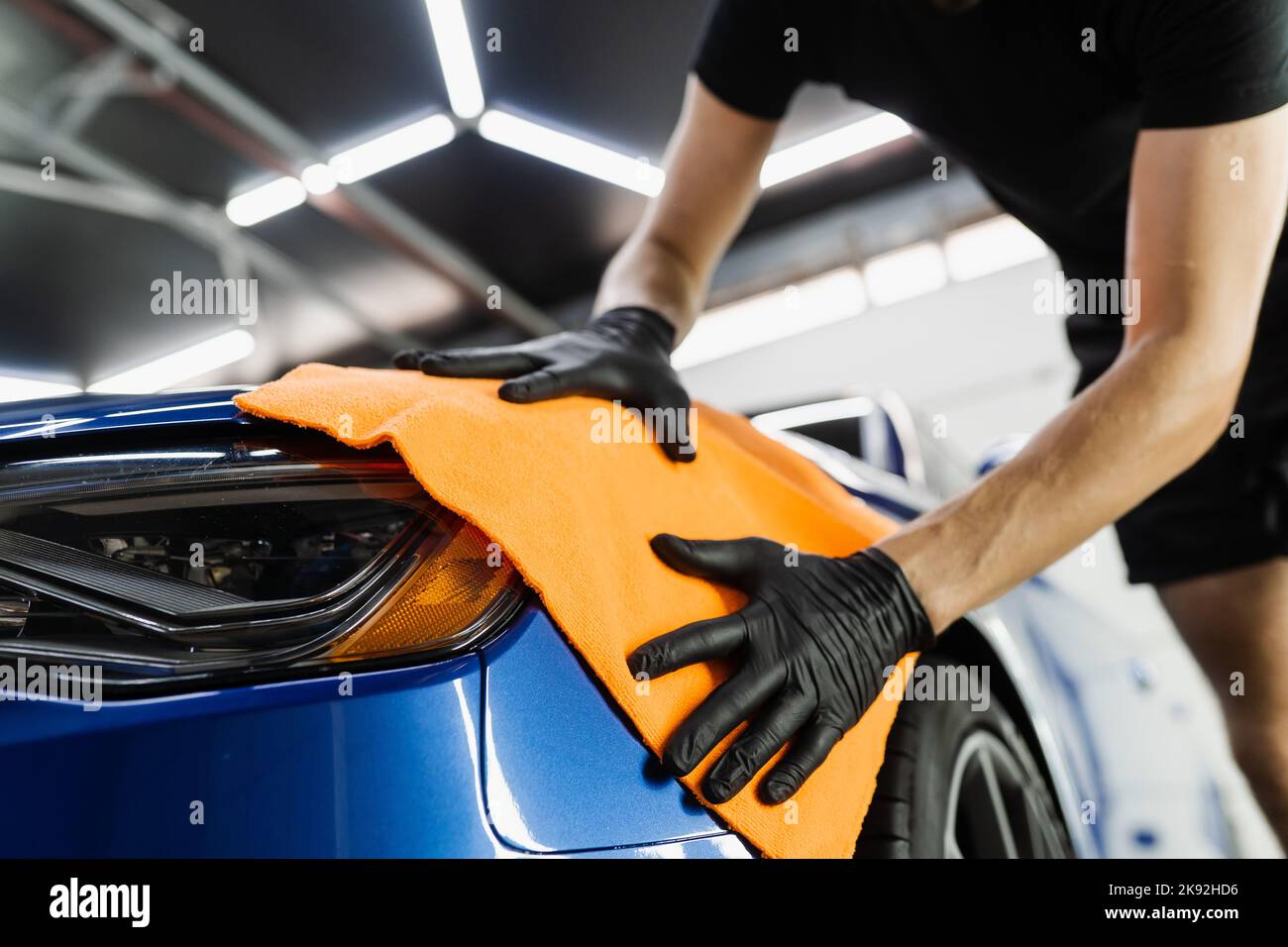 Hand car drying with microfiber in detailing auto service. Cleaner worker  dry body car after washing automobile Stock Photo - Alamy