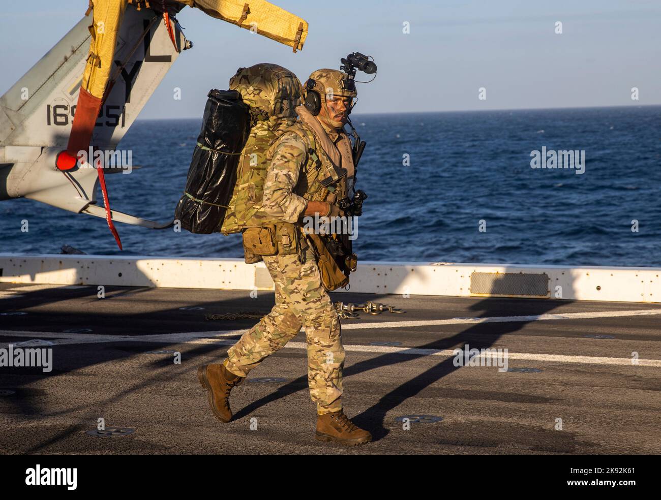PACIFIC OCEAN (Aug. 7, 2022) - A British Royal Marine Commando makes his way to a CH-53E Super Stallion on the flight deck of amphibious transport dock USS Anchorage (LPD 23) before conducting a reconnaissance and surveillance exercise, Aug. 7. The Marine Corps consistently trains alongside our allies to increase interoperability, exchanging tactics, techniques, and procedures. Marines and Sailors of the 13th Marine Expeditionary Unit (MEU) and Makin Island Amphibious Ready Group (ARG) are underway conducting integrated training operations in U.S. 3rd Fleet. (U.S. Marine Corps Photo by Sgt. Br Stock Photo