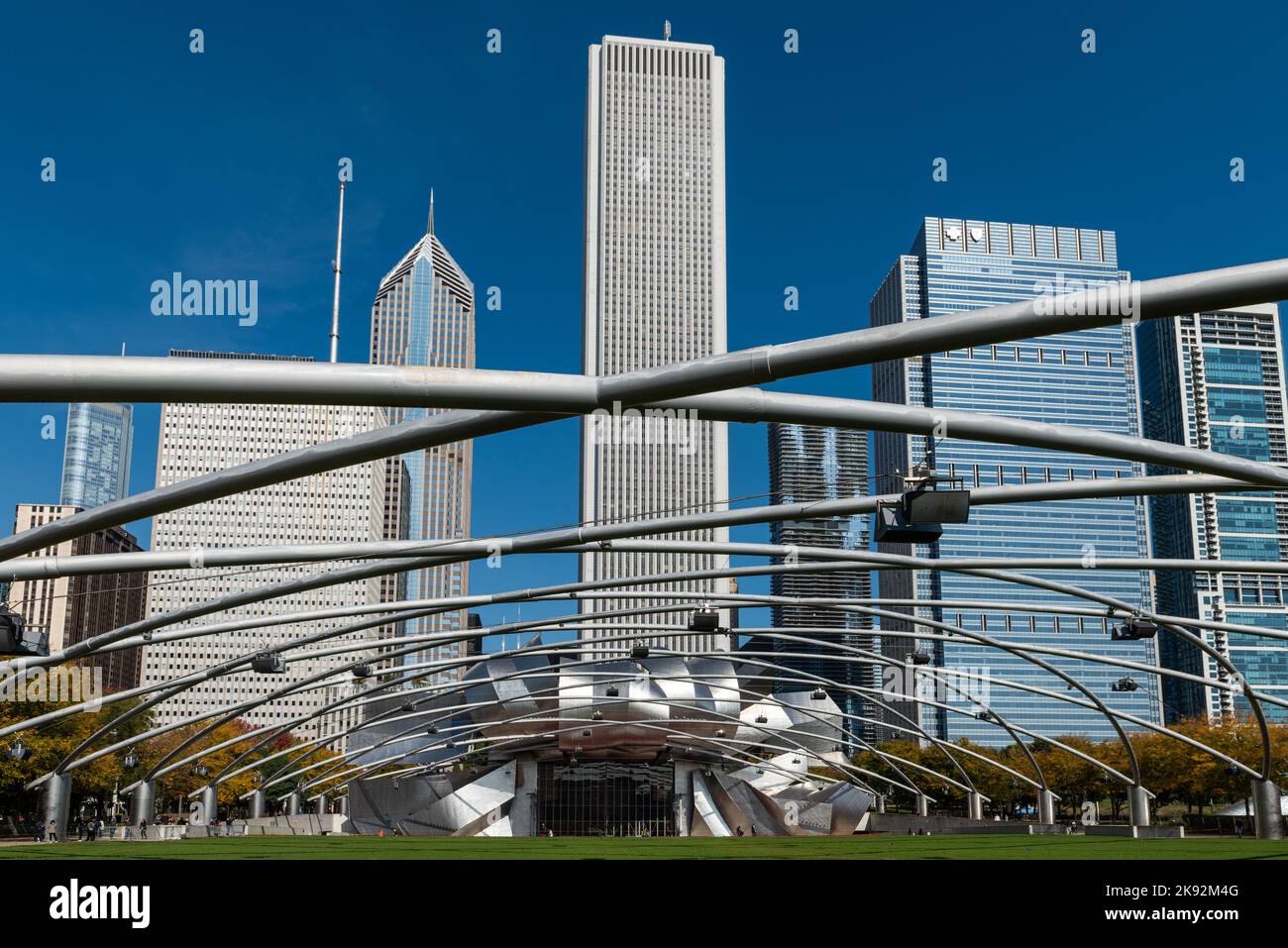 October 14, 2018, Millenium park, Chicago, Illinois, USA : famous entrance of the millenium park in the center of Chicago city with the skyline of dow Stock Photo