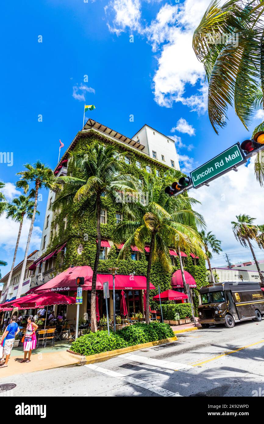 Tour Miami's Famed Shopping Streets