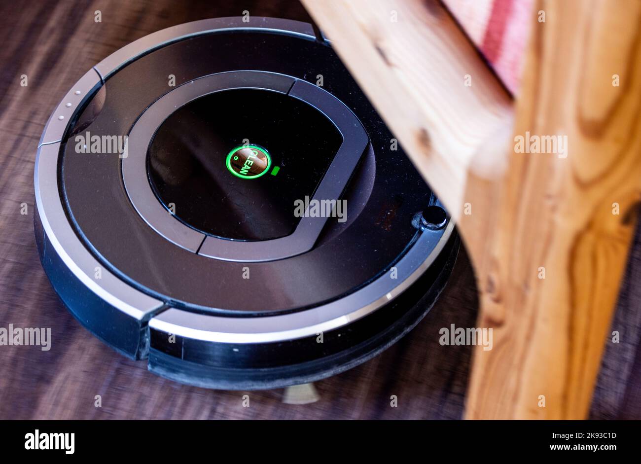 Pokrent, Germany. 25th Oct, 2022. A vacuum robot drives through an  apartment and cleans the floor. (Long exposure shot) Many owners even give  the automatic household helpers nicknames. Credit: Jens Büttner/dpa/Alamy  Live