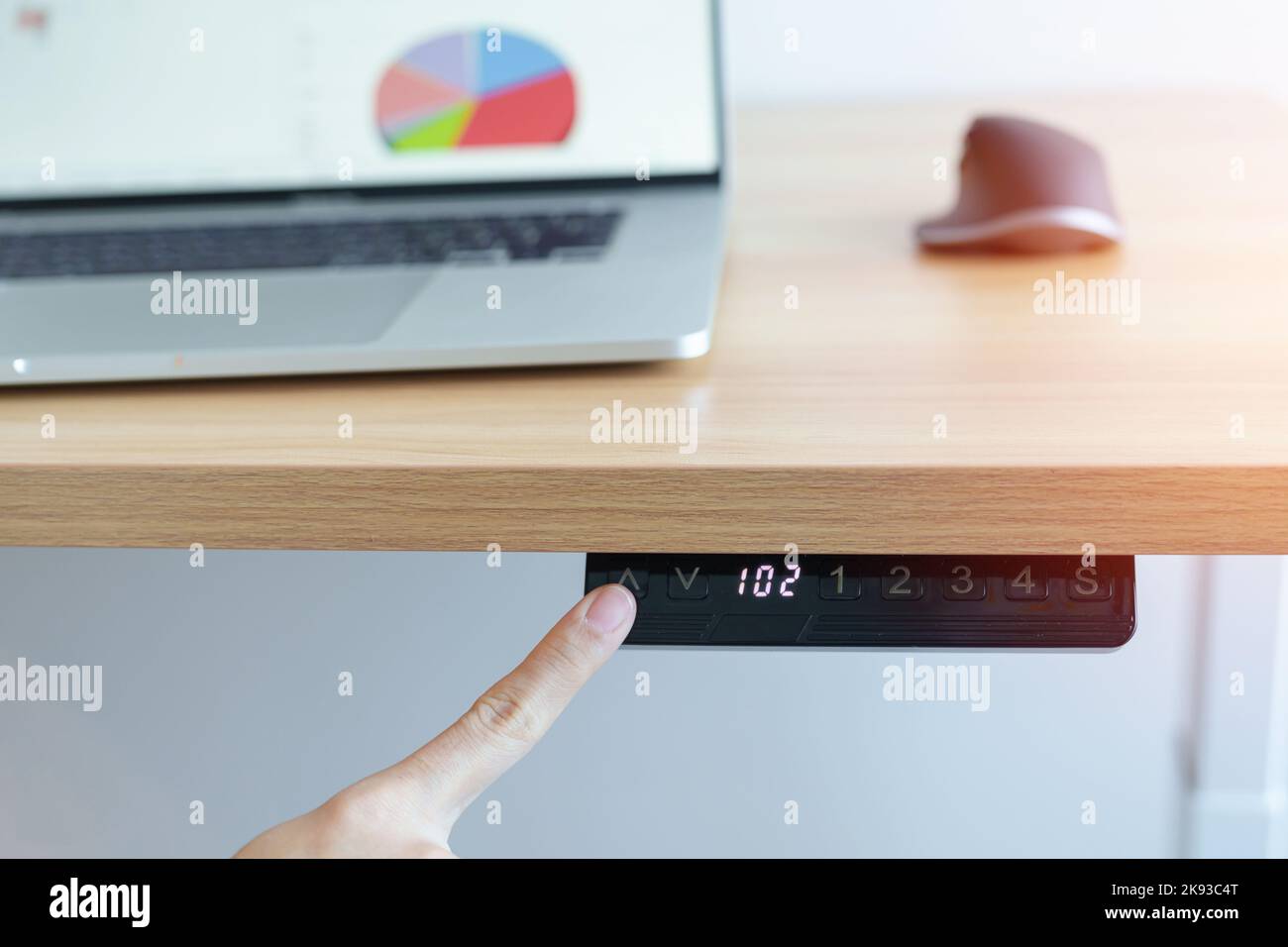 Hand adjustment Ergonomic electric desk or Adjustable height table when