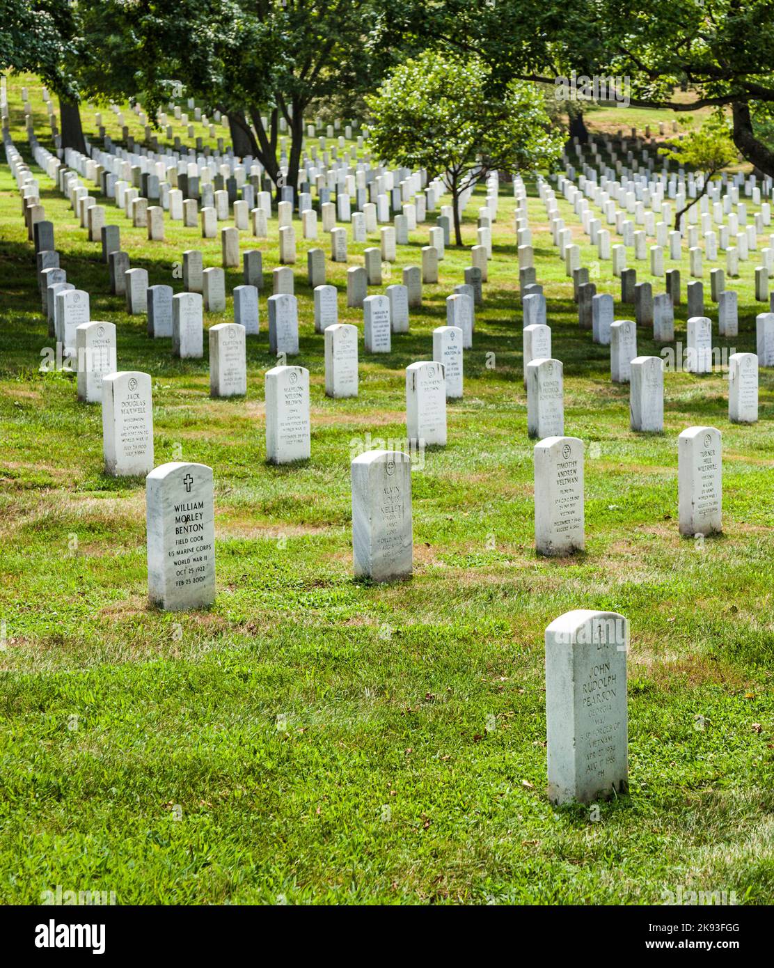 Arlington, USA - July 15, 2010: Gravestones on Arlington National ...