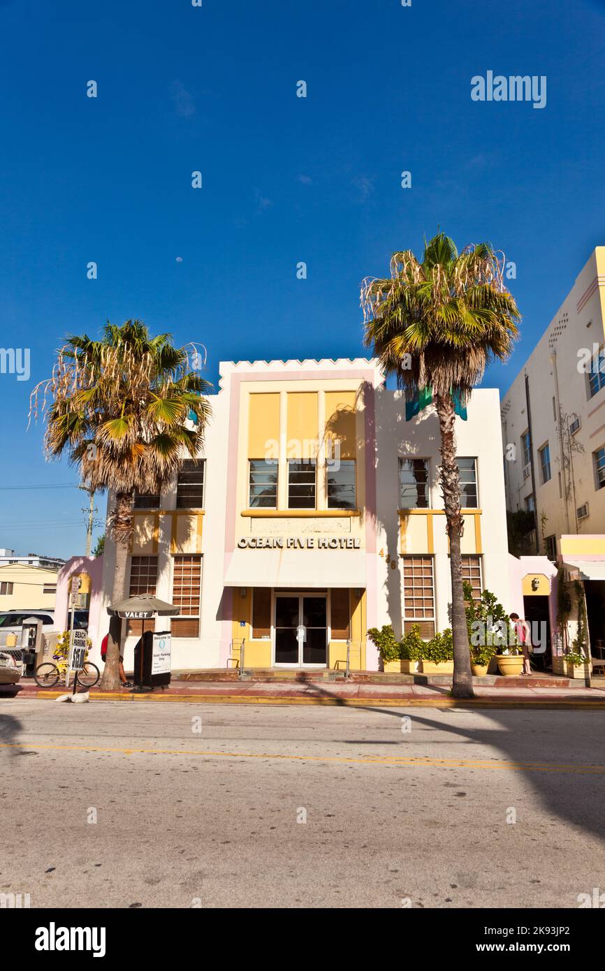 Midday View One miami building in background hi-res stock photography and images ...