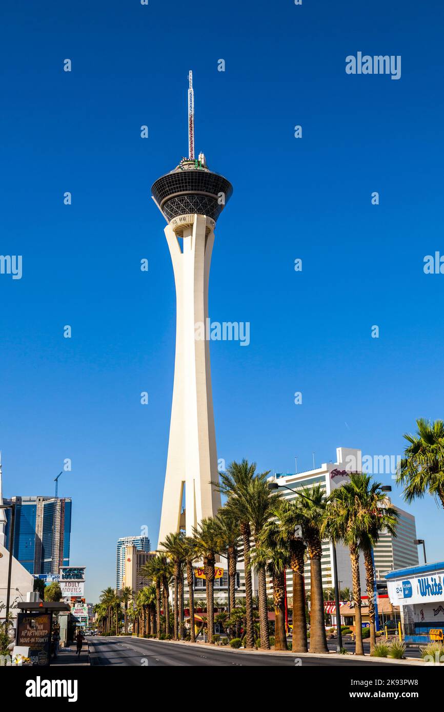 The rising sun is reflected by the towering Las Vegas Strip Resorts onto  Marriott's Grand Chateau Stock Photo - Alamy