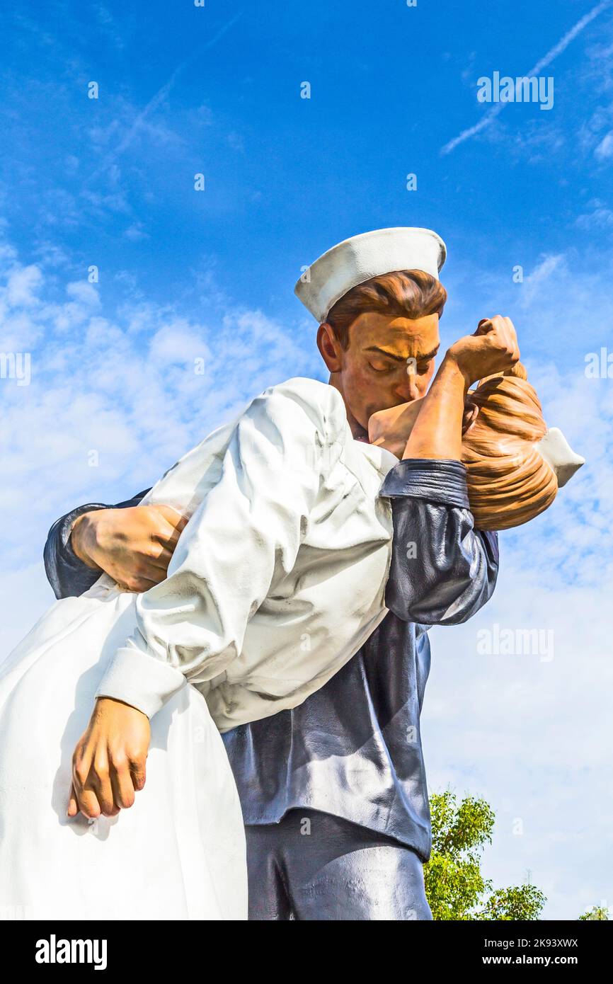 SARASOTA, USA - JULY 25: statue Unconditional surrender by Seward Johnson from 2006 show a sailor and a nurse kissing at times square after proclamati Stock Photo