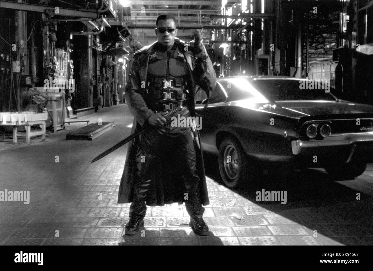 WESLEY SNIPES in BLADE 1998 director STEPHEN NORRINGTON writer David S. Goyer music Mark Isham costume design Sanja Milkovic Hays Amen Ra Films / Imaginary Forces / Marvel Enterprises / New Line Cinema Stock Photo