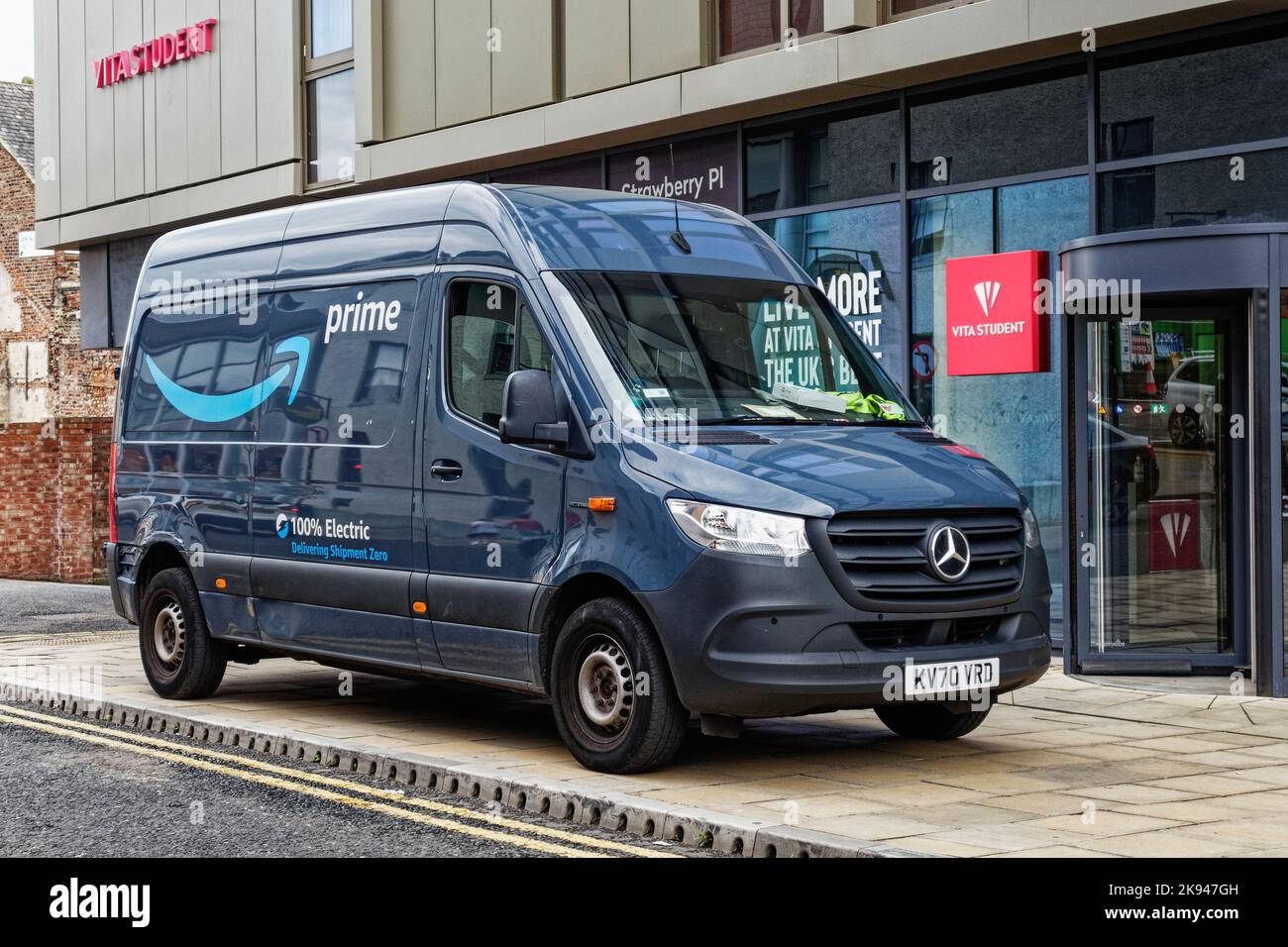 Amazon delivery van with zero emissions, UK Stock Photo
