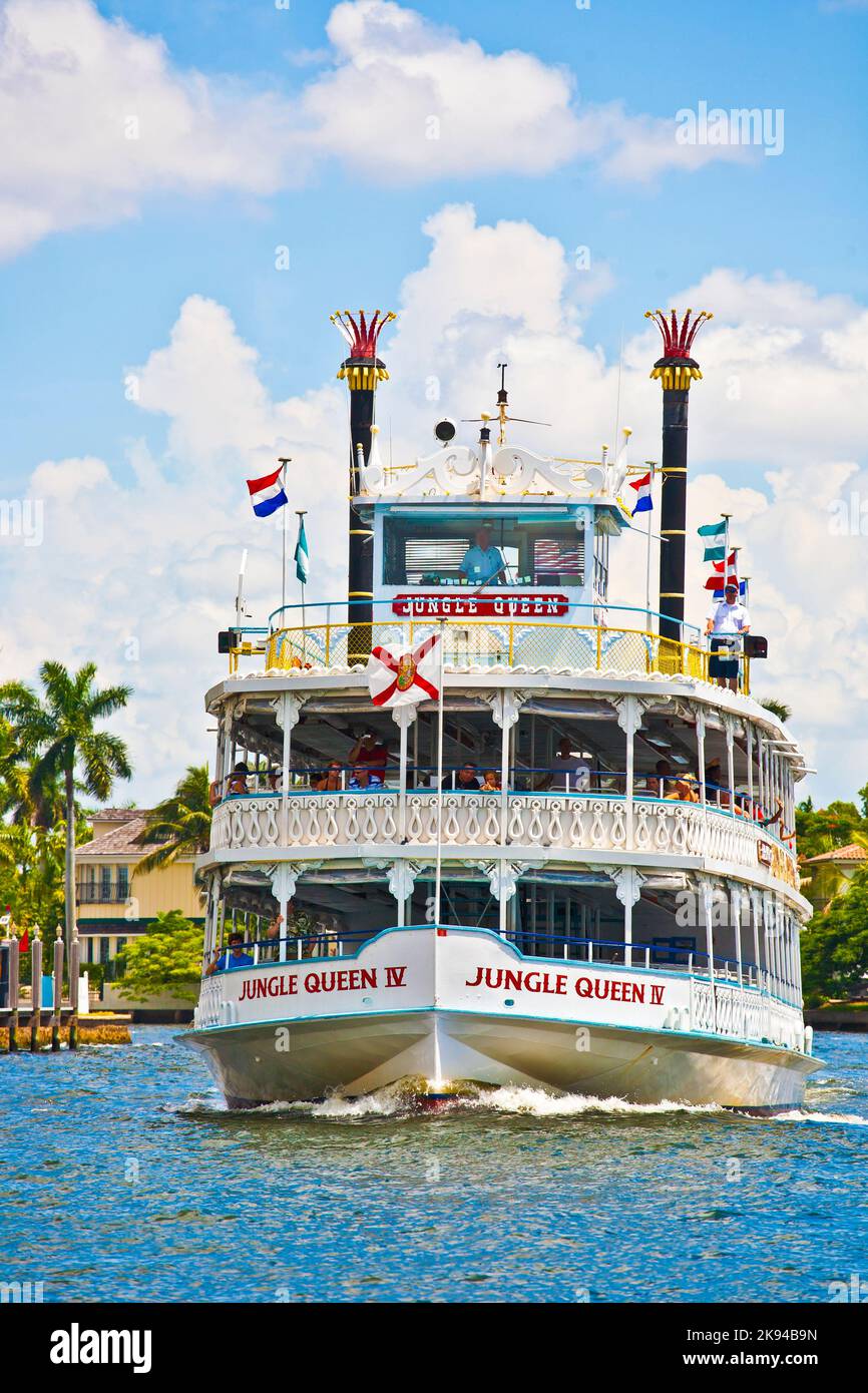 Jungle queen riverboat hires stock photography and images Alamy