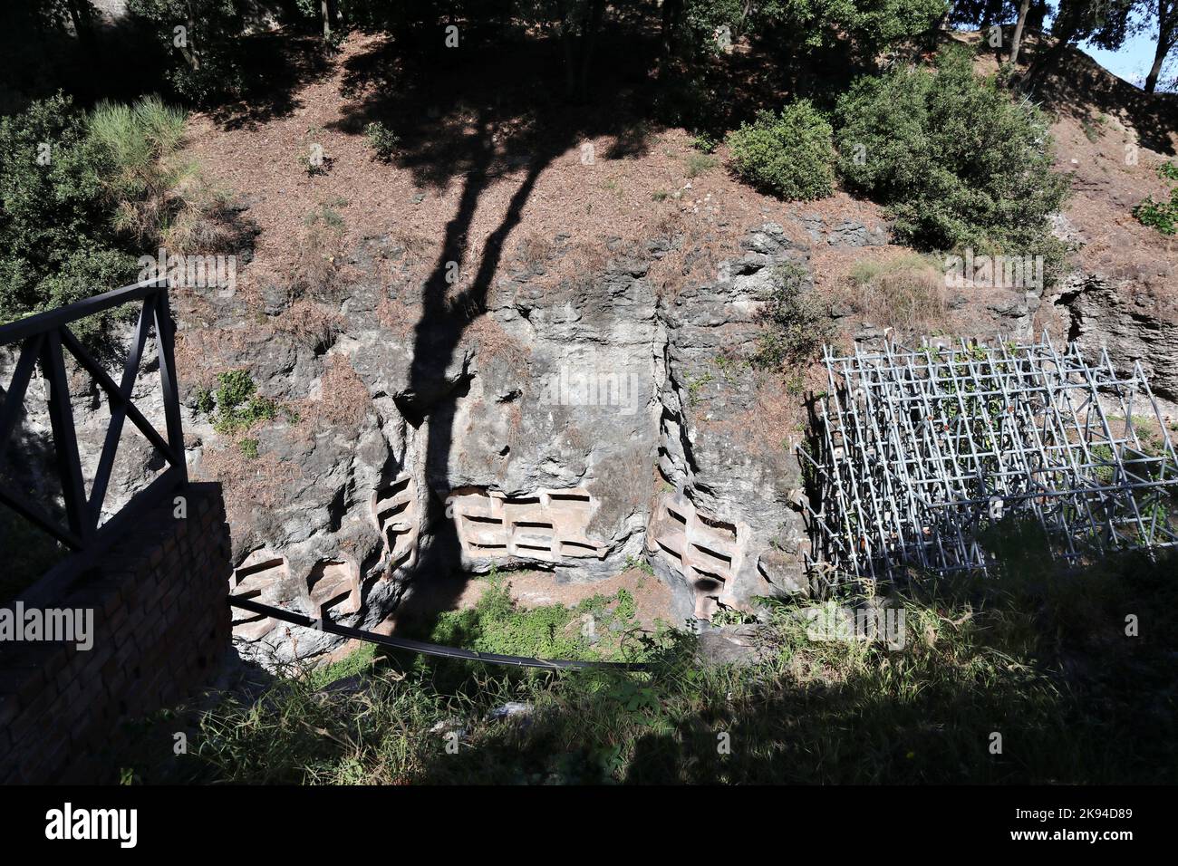Pompei - Loculi nella roccia lungo Viale delle Ginestre Stock Photo
