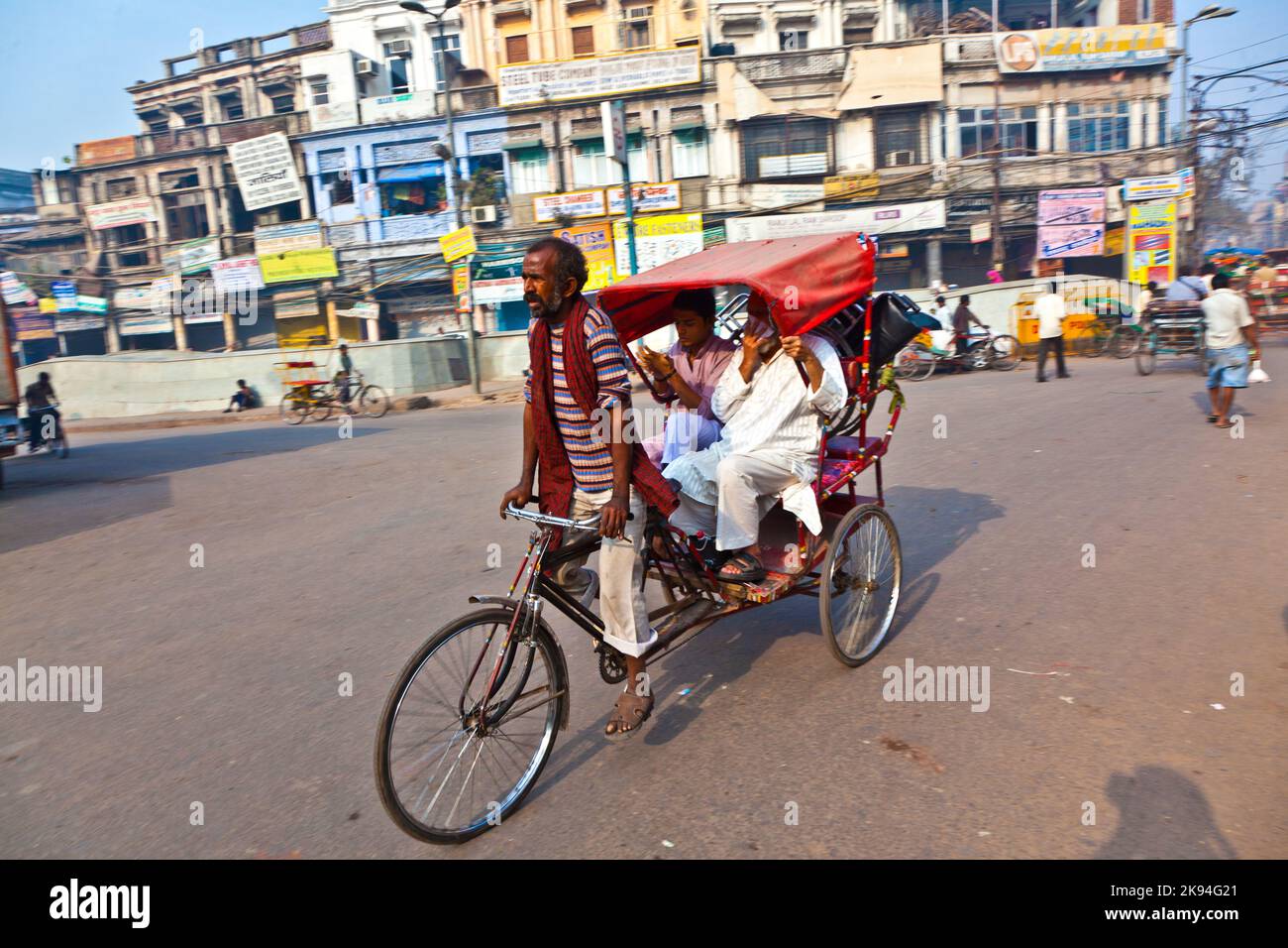 Manual rickshaws hi-res stock photography and images - Alamy