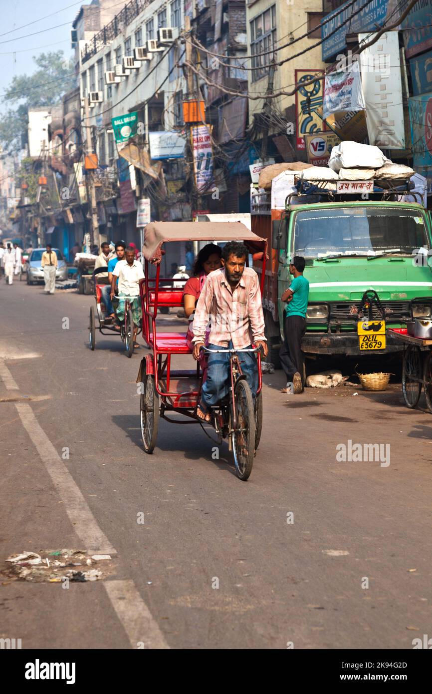 Bicycle rickshaw side road hi-res stock photography and images - Alamy