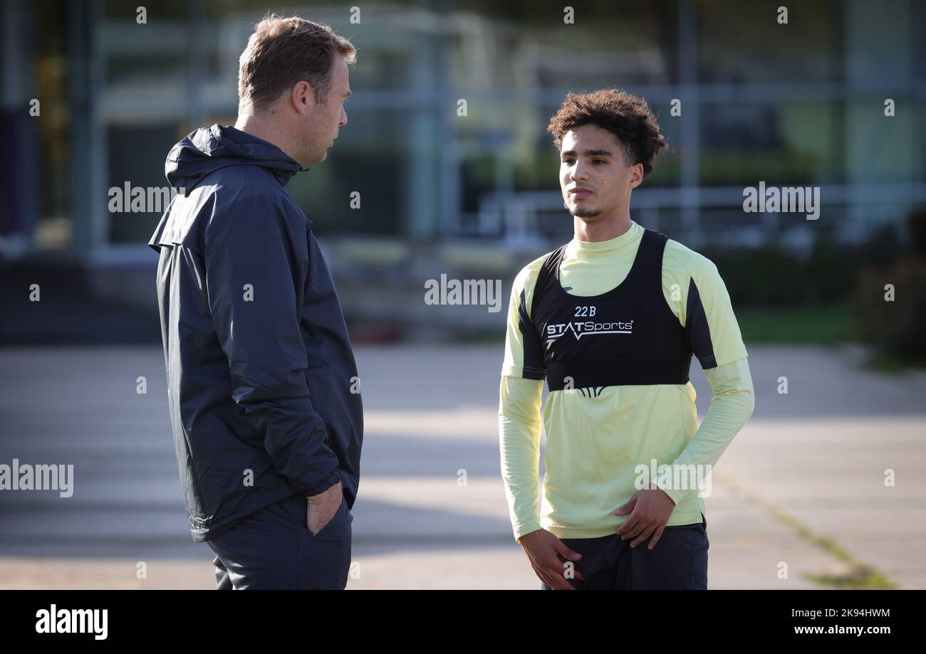 14,113 Anderlecht Coach Stock Photos, High-Res Pictures, and Images - Getty  Images