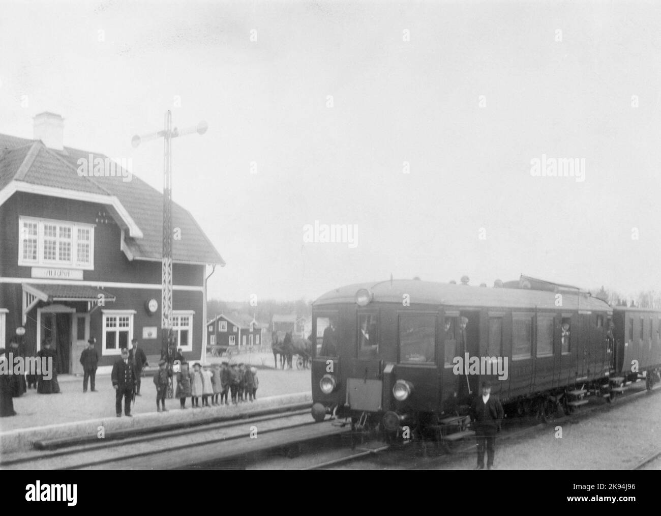 State Railways, SJ X1/CF1. The bus stop was built in 1906. Two -storey wooden building. Two -storey station house in wood Stock Photo