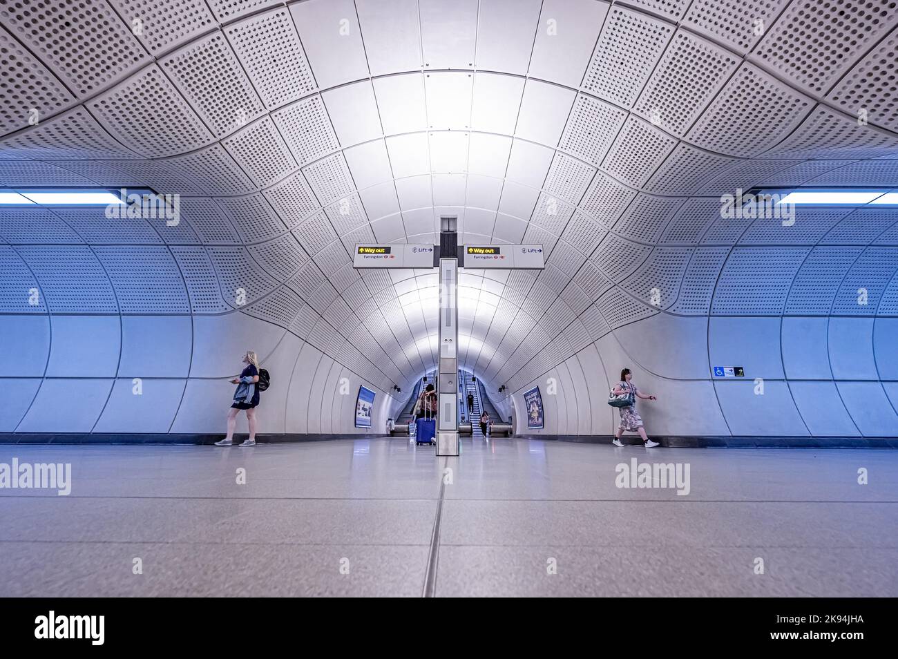 farringdon-elizabeth-line-station-stock-photo-alamy