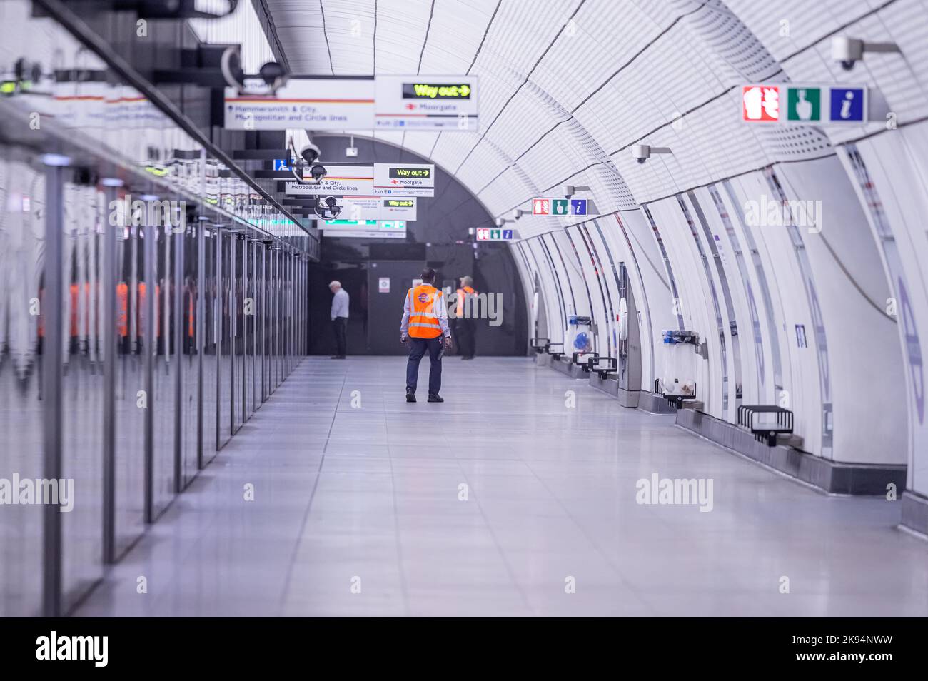 Liverpool Street Station - Elizabeth Line Station Stock Photo - Alamy