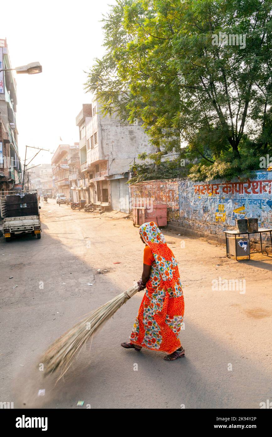 JAIPUR, INDIA 20 NOVEMBER woman of fourt class in brightly colored