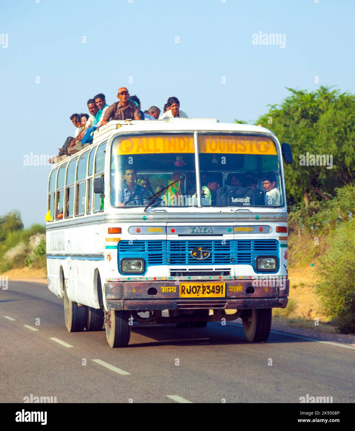 People sitting on roof bus hi-res stock photography and images - Alamy