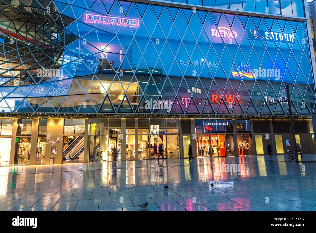 Shopping on zeil frankfurt hi-res stock photography and images - Page 2 -  Alamy