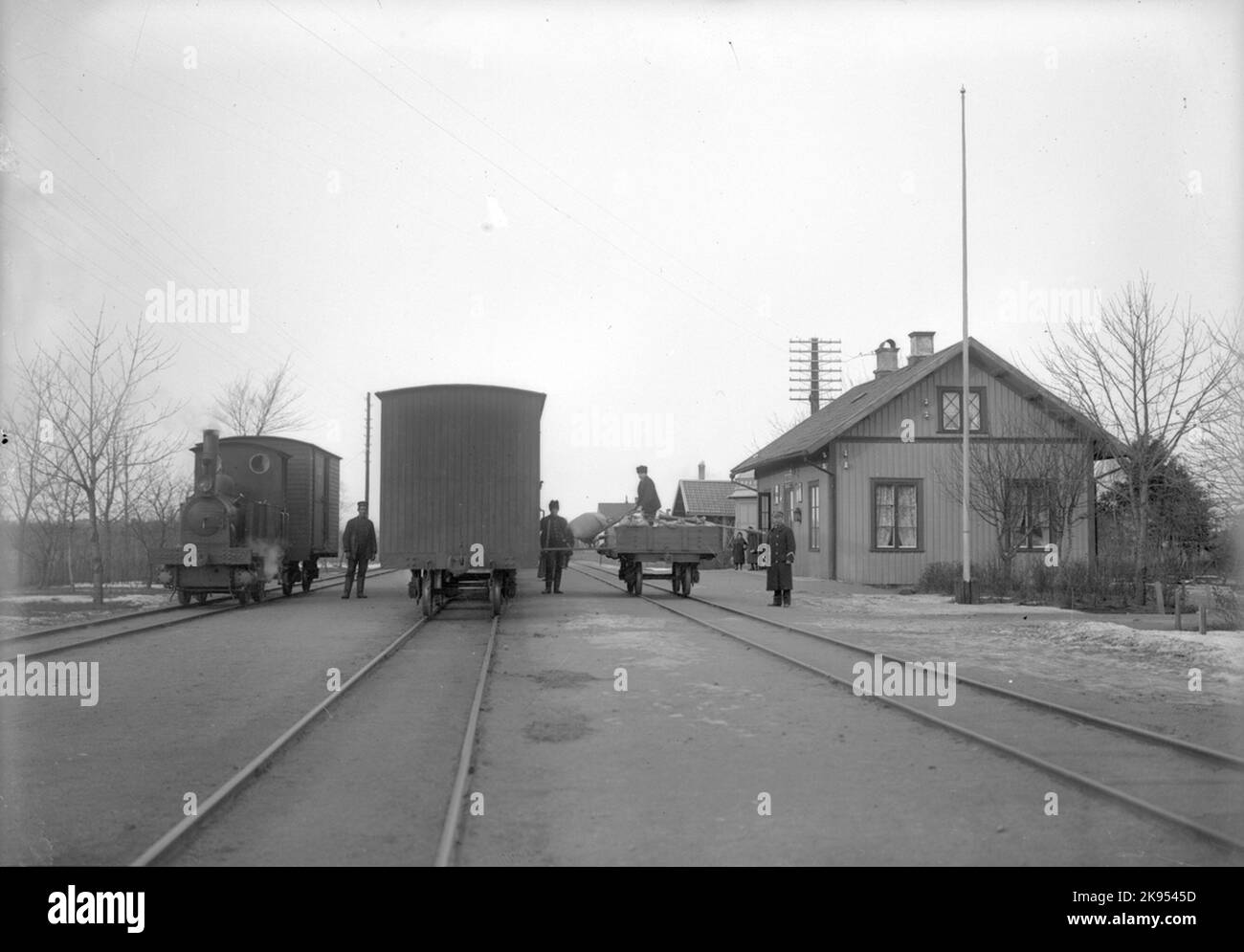 Lok "Hålltorp 1" station was built in 1874. The station house (now two