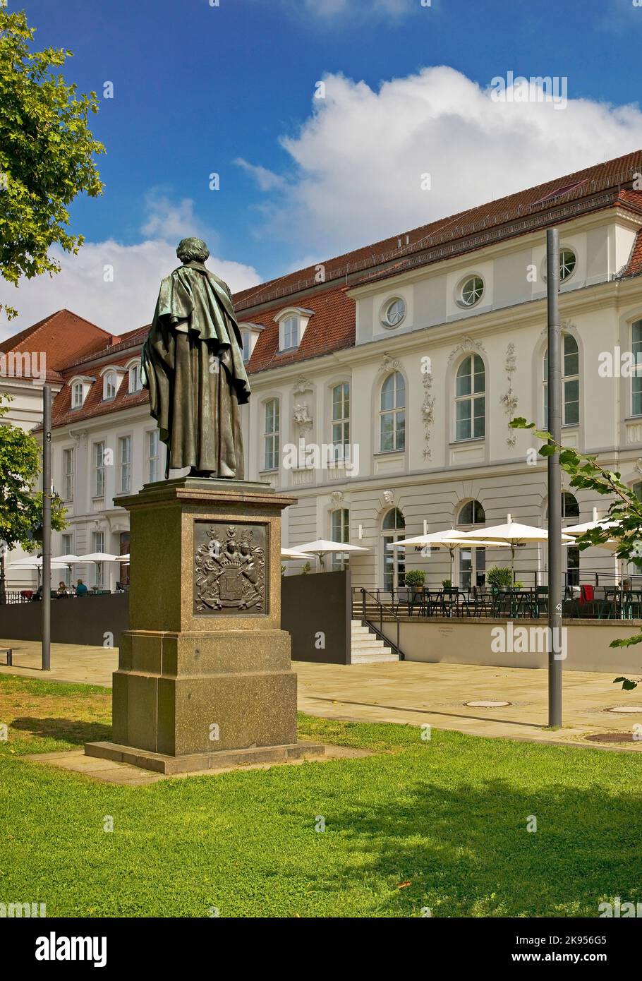 Palais Populaire, international forum of arts and culture at the historic Prinzessinnenpalais (Princesses' Palace) with York Memorial, Germany, Berlin Stock Photo