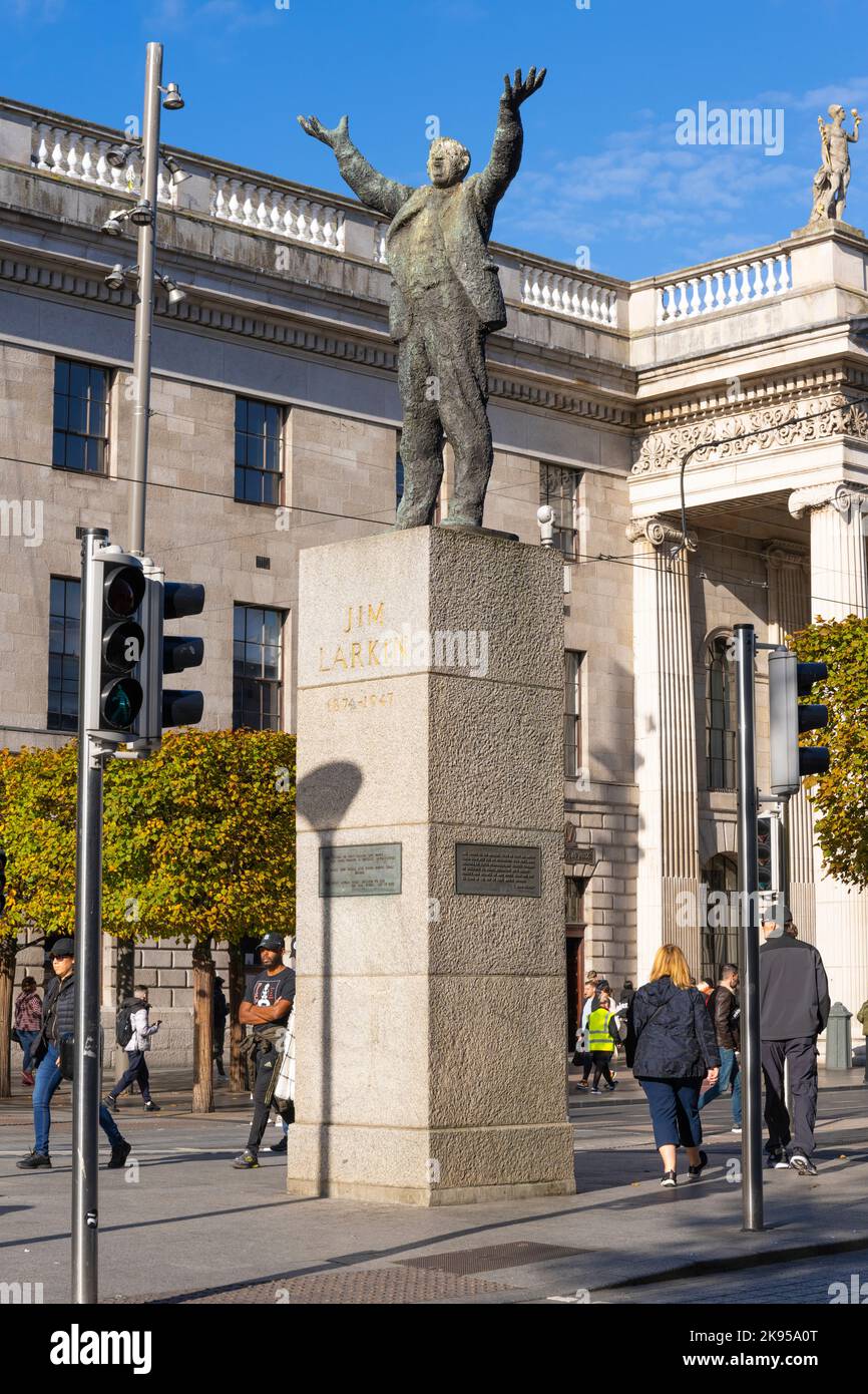 Ireland Eire Dublin O'Connell Street General Post Office GPO statue Jim
