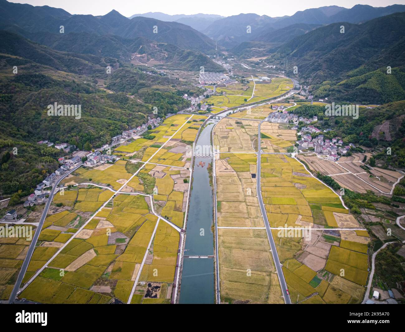 Jiande. 26th Oct, 2022. This aerial photo taken on Oct. 26, 2022 shows ...